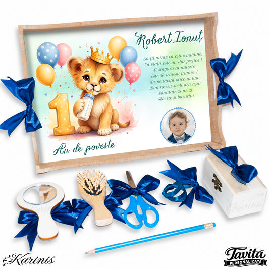 Tavita mot baiat personalizata cu leu baby, coroana, cifra 1, balonase si fundite albastre