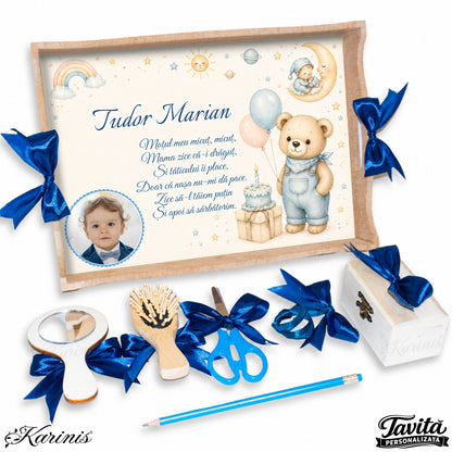 Tavita mot personalizata baiat cu ursulet bleu si tort aniversar pastel